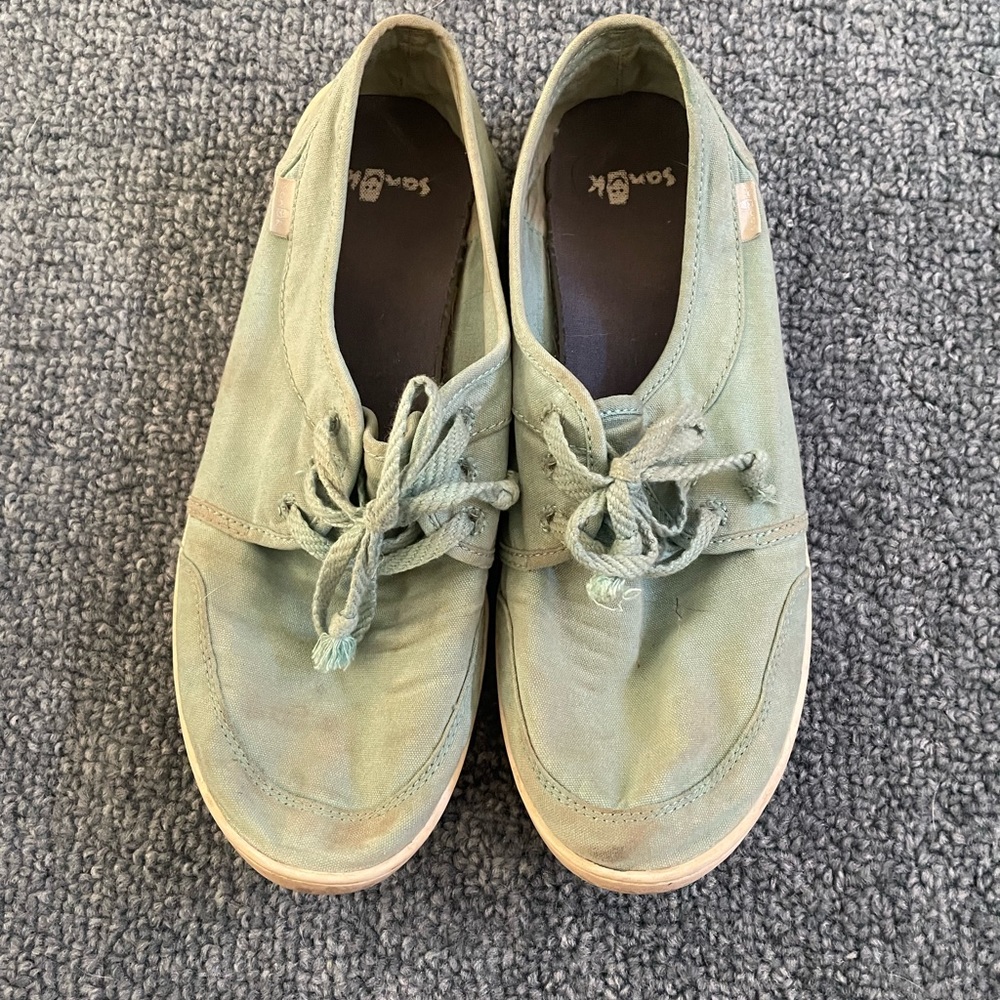 Sanuk yoga mat canvas boat shoes size 9